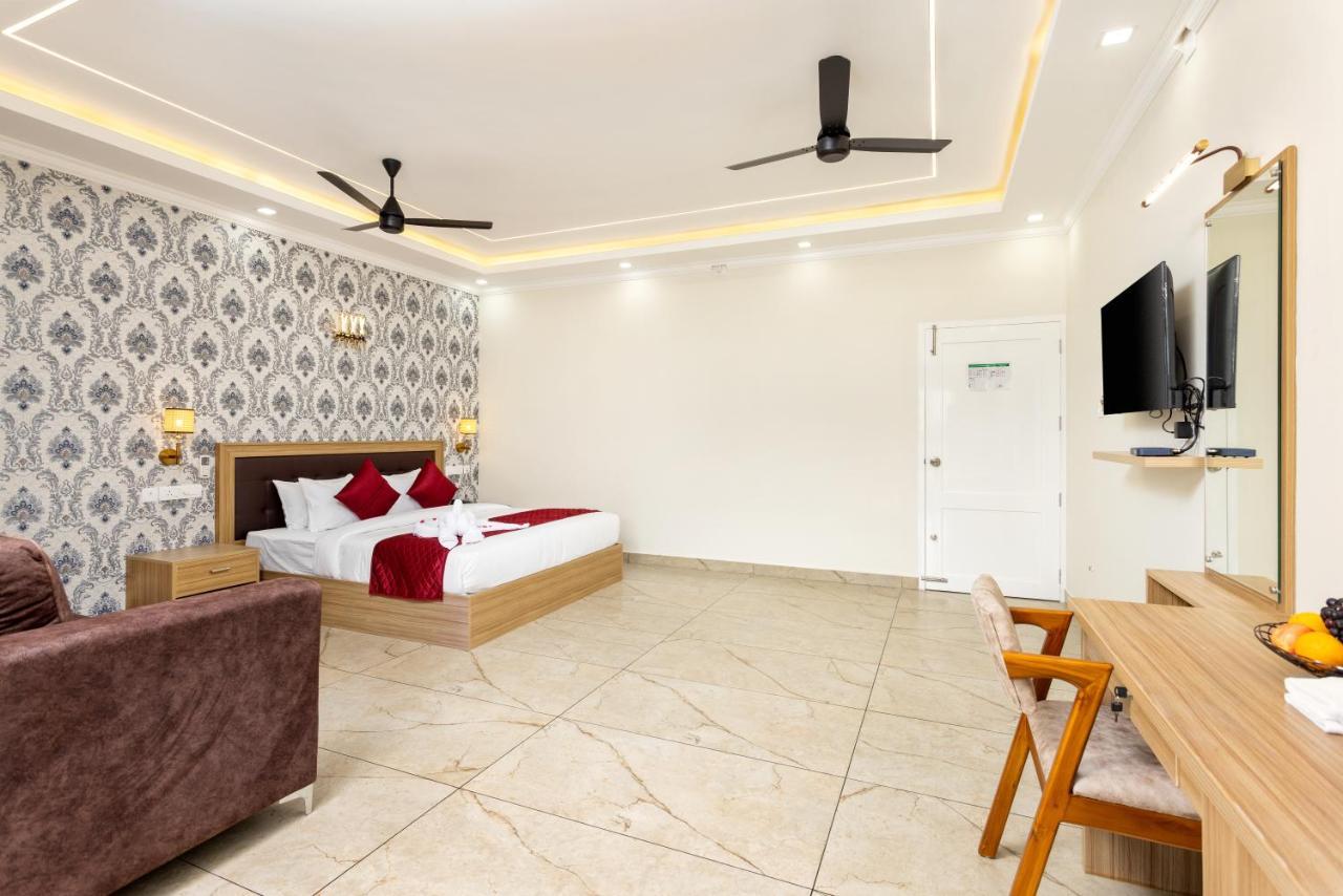 Esaa Airport Hotel Kochi Buitenkant foto