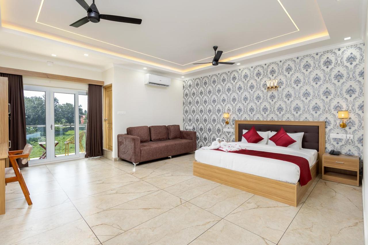 Esaa Airport Hotel Kochi Buitenkant foto