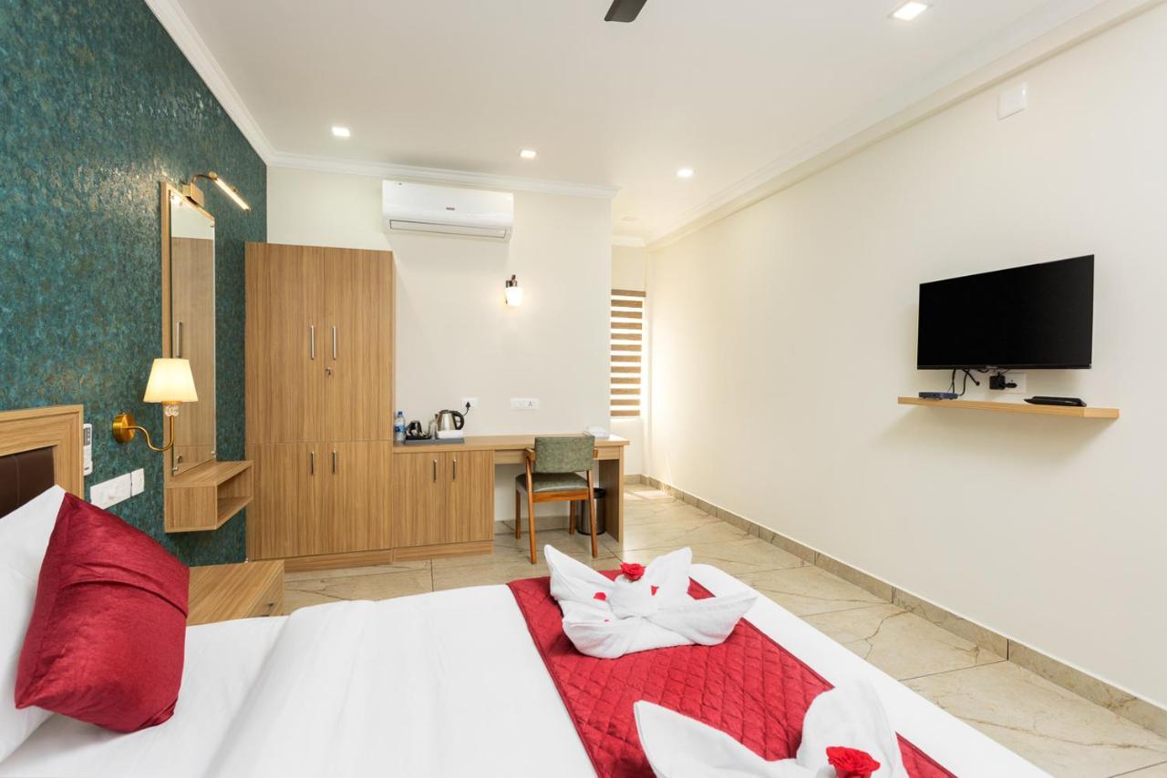 Esaa Airport Hotel Kochi Buitenkant foto