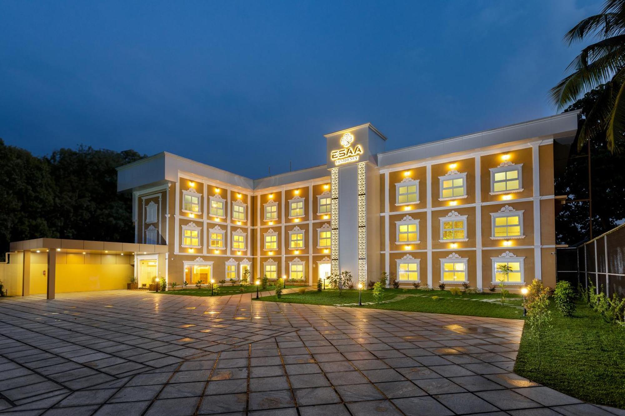 Esaa Airport Hotel Kochi Buitenkant foto