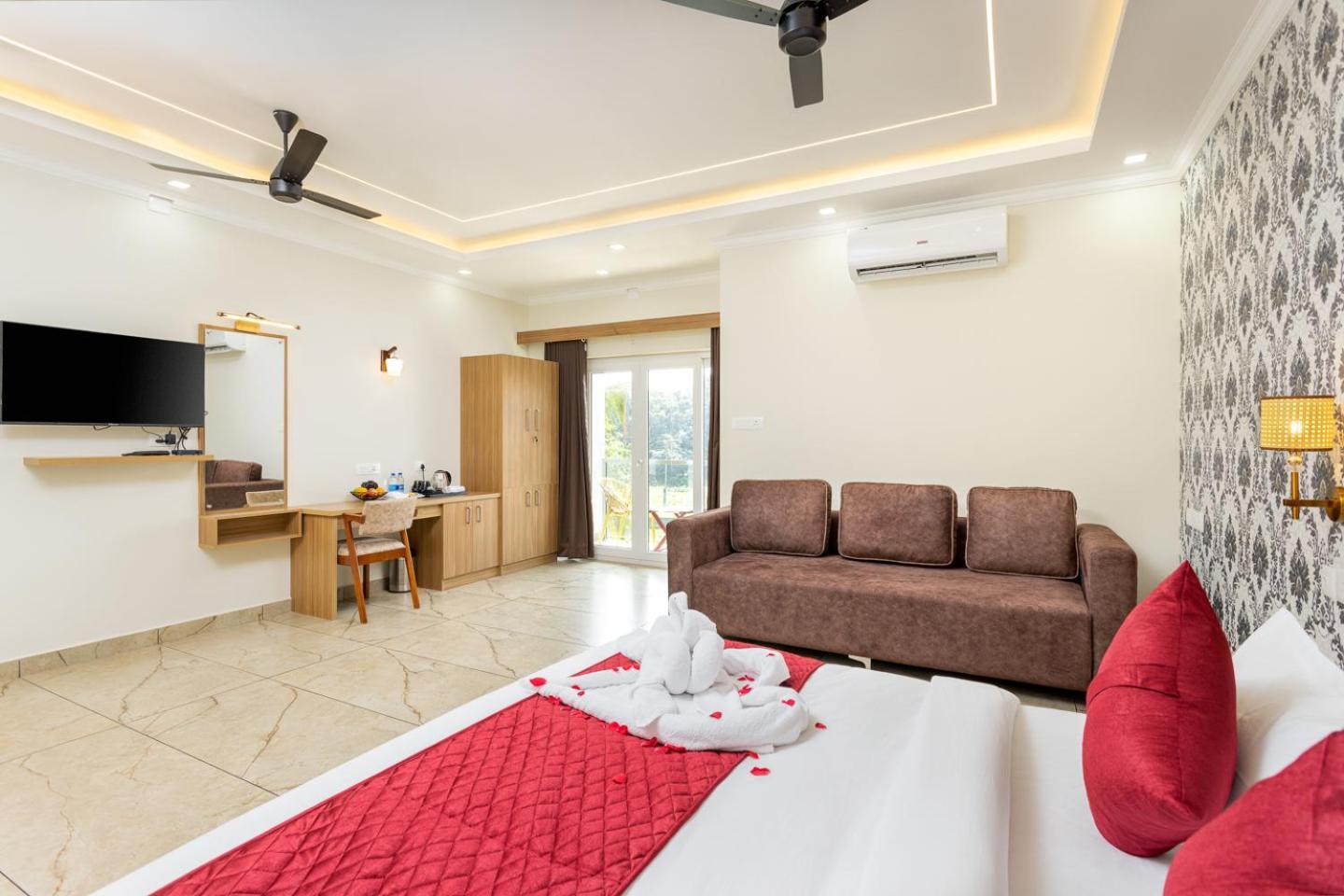 Esaa Airport Hotel Kochi Buitenkant foto